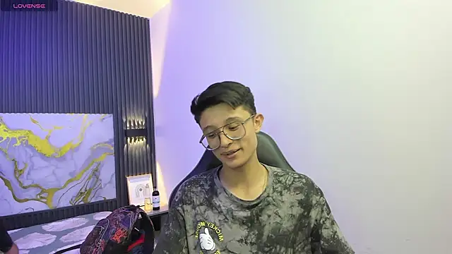 SantiagoRusso18 online show from February 2026 07:54:01 PM