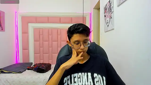 SantiagoRusso18 online show from February 2026 02:05:02 PM