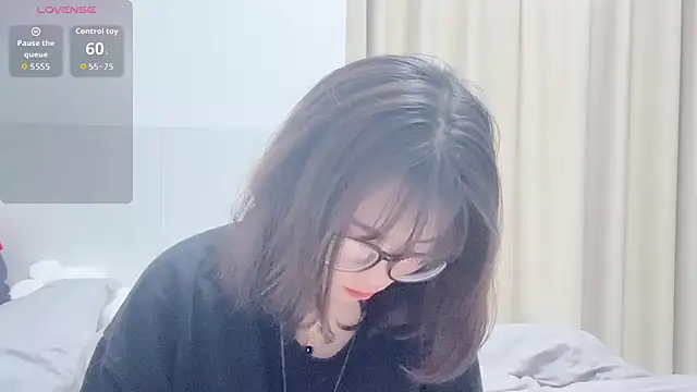 Xoxo-258 online show from October 2025 07:15:01 PM