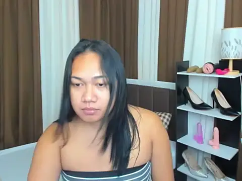 TsUncutKaren online show from September 2025 05:05:02 PM