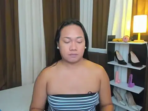 TsUncutKaren online show from September 2025 04:43:02 PM