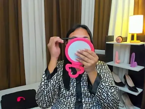 TsUncutKaren online show from October 2025 04:09:01 PM