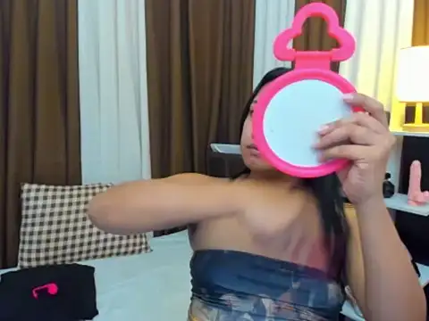 TsUncutKaren online show from October 2025 08:31:01 PM