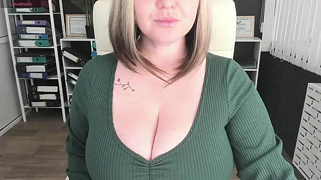 Snapshot of _feel_me_ chatting on September 2025 01:38:02 AM feel me online show from September 2025 01:38:02 AM