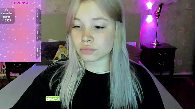 Snapshot of Diana_Dream chatting on November 2025 08:11:02 PM Diana Dream online show from November 2025 08:11:02 PM