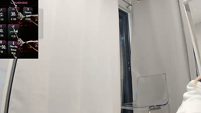 Snapshot of Ella_Vee chatting on October 2025 03:59:02 AM Ella Vee online show from October 2025 03:59:02 AM