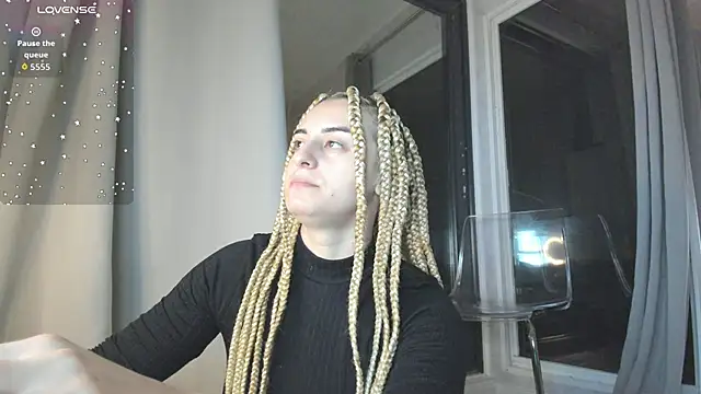 Snapshot of Ella_Vee chatting on October 2025 02:52:01 AM Ella Vee online show from October 2025 02:52:01 AM