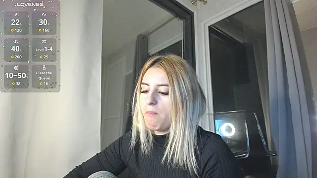 Snapshot of Ella_Vee chatting on November 2025 04:00:01 AM Ella Vee online show from November 2025 04:00:01 AM