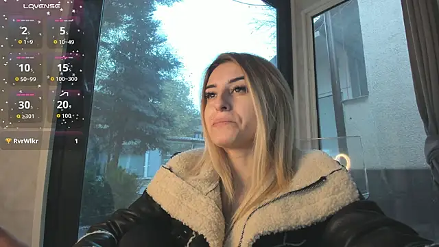 Snapshot of Ella_Vee chatting on November 2025 06:08:02 AM Ella Vee online show from November 2025 06:08:02 AM