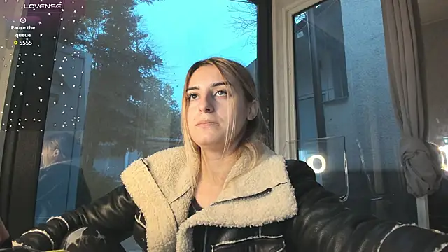 Snapshot of Ella_Vee chatting on November 2025 06:02:02 AM Ella Vee online show from November 2025 06:02:02 AM