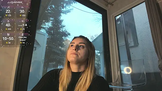 Snapshot of Ella_Vee chatting on November 2025 05:40:02 AM Ella Vee online show from November 2025 05:40:02 AM