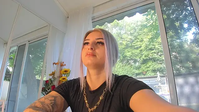 Ella Vee online show from July 2026 04:31:01 AM