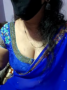 Snapshot of luci-queen chatting on November 2025 01:28:01 AM luci-queen online show from November 2025 01:28:01 AM