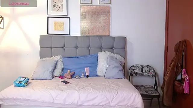  naomi s online show from March 2026 01:37:01 PM