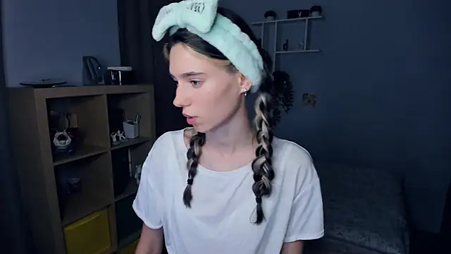 AntonettaTarring online show from September 2025 07:30:02 AM