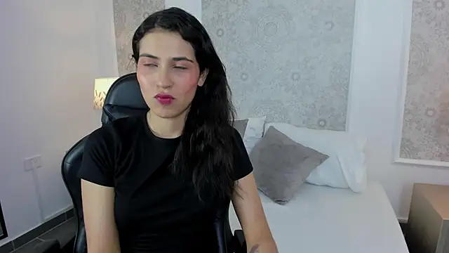 Snapshot of desireee_ chatting on May 2026 07:19:02 PM desireee online show from May 2026 07:19:02 PM