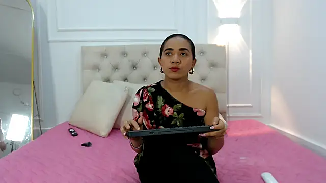 charlotte dante212 online show from November 2025 03:30:02 AM