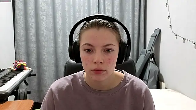 CutieAnny online show from April 2026 09:05:01 PM