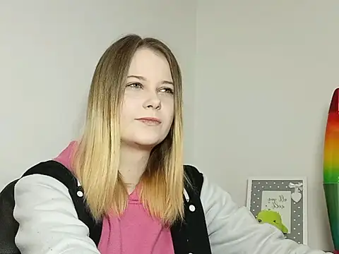 Snapshot of LydiaYoung chatting on November 2025 07:24:02 PM LydiaYoung online show from November 2025 07:24:02 PM