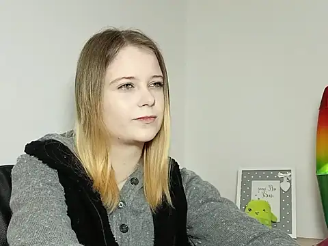 Snapshot of LydiaYoung chatting on November 2025 07:12:01 PM LydiaYoung online show from November 2025 07:12:01 PM