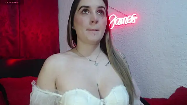 Snapshot of leyla_james_ chatting on September 2025 06:29:02 PM leyla james online show from September 2025 06:29:02 PM