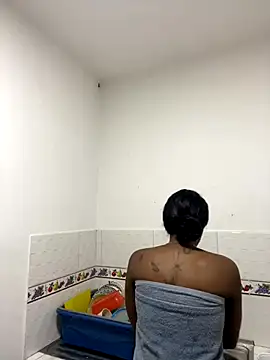 zaracollins01 online show from September 2025 05:24:01 PM