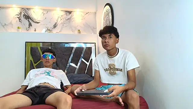 LONDON BOYS1 online show from November 2025 01:40:01 AM