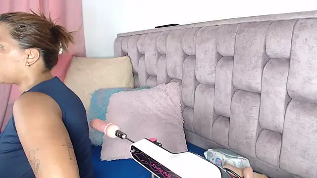 Alexa-Hunter online show from May 2026 10:49:02 PM