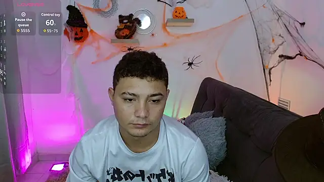 Snapshot of antonella_n_brian chatting on October 2025 06:53:02 PM antonella n brian online show from October 2025 06:53:02 PM