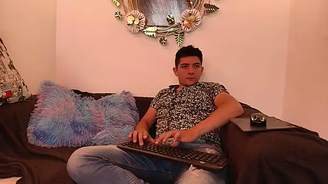 Snapshot of lilith_and_draven_nom chatting on October 2025 08:31:01 PM lilith and draven nom online show from October 2025 08:31:01 PM