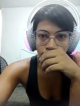 Dulce2415 online show from May 2026 05:19:02 PM