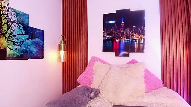 Emily Vaughan online show from September 2025 03:21:02 AM