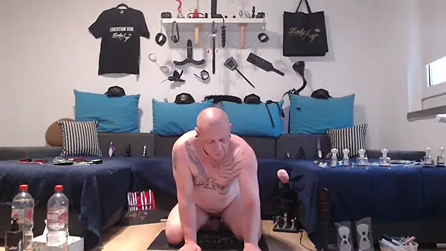 Snapshot of Sklave-Sille chatting on July 2026 04:33:01 PM Sklave-Sille online show from July 2026 04:33:01 PM