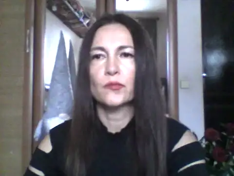 Cyreluna online show from November 2025 12:15:01 PM