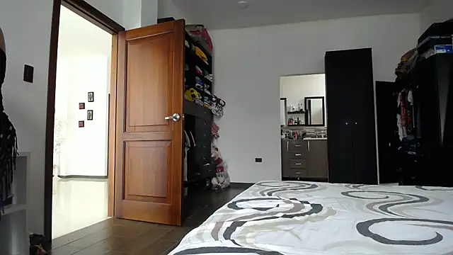 Manuela lara  online show from February 2026 03:52:02 PM