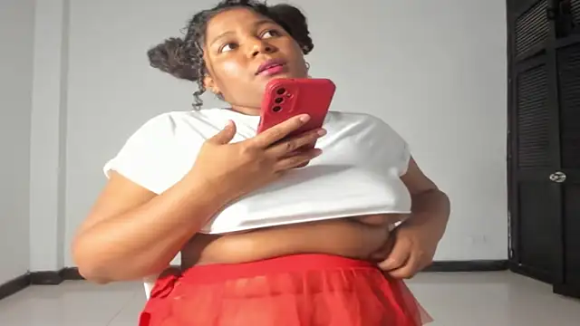 Snapshot of CAROLINNAGOMEZ chatting on November 2025 12:32:01 AM CAROLINNAGOMEZ online show from November 2025 12:32:01 AM