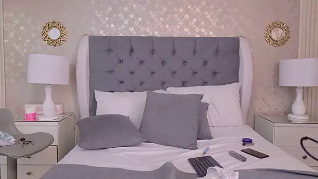 ZoeWilliis online show from July 2026 06:20:01 PM