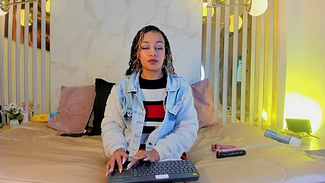 Melaniegh  online show from September 2025 11:10:02 AM