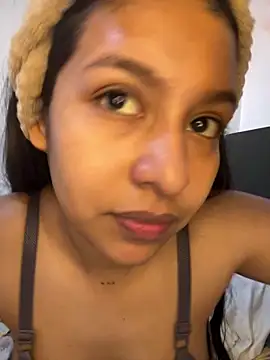  Chloe Smith online show from April 2026 07:44:02 PM