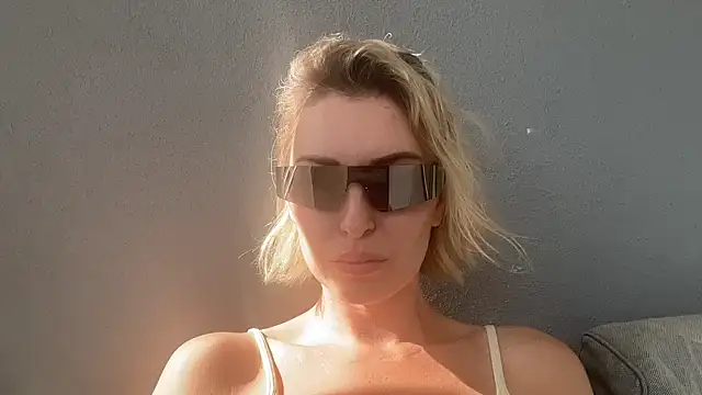 Xalythea online show from November 2025 12:26:01 PM