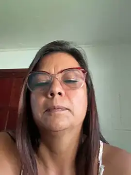 Snapshot of YadiraOrozco chatting on November 2025 08:19:02 PM YadiraOrozco online show from November 2025 08:19:02 PM