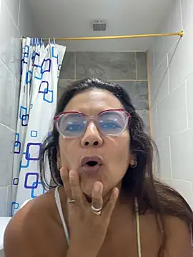 Snapshot of YadiraOrozco chatting on January 2026 01:24:02 PM YadiraOrozco online show from January 2026 01:24:02 PM