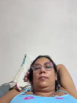 Snapshot of YadiraOrozco chatting on February 2026 11:42:02 AM YadiraOrozco online show from February 2026 11:42:02 AM