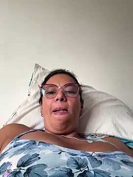 Snapshot of YadiraOrozco chatting on February 2026 05:51:01 PM YadiraOrozco online show from February 2026 05:51:01 PM