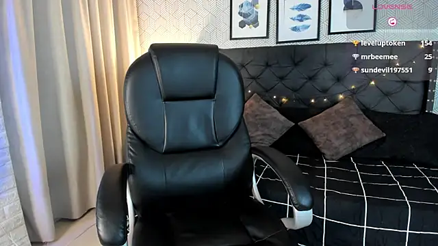 Snapshot of sophie__blare chatting on February 2026 07:07:01 PM sophie blare online show from February 2026 07:07:01 PM