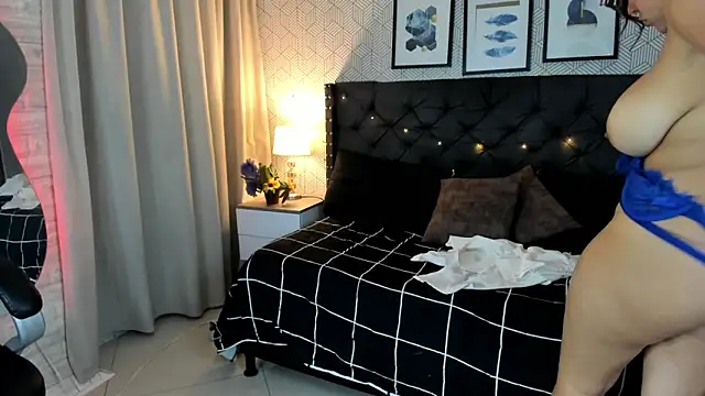 Snapshot of sophie__blare chatting on February 2026 07:10:02 PM sophie blare online show from February 2026 07:10:02 PM