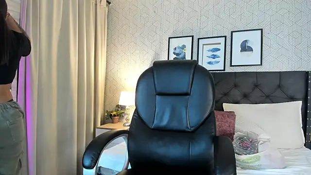 sophie  blare online show from June 2026 07:04:02 PM