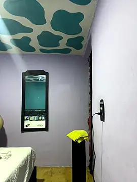 Snapshot of AlliceCopper chatting on October 2025 02:15:02 PM AlliceCopper online show from October 2025 02:15:02 PM