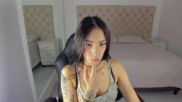 Snapshot of AlliceCopper chatting on October 2025 02:50:01 PM AlliceCopper online show from October 2025 02:50:01 PM