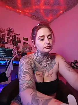 Snapshot of blazed_vixen chatting on May 2026 11:25:02 PM blazed vixen online show from May 2026 11:25:02 PM